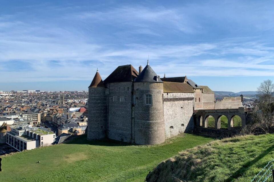 Le Calme Au Centre-Ville Dans Une Cour Interieure, Avec Place De Parking Privee Dieppe Exterior photo